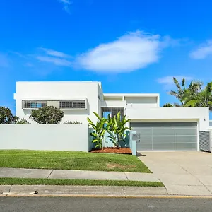  Holiday home Indulgent Beachside Luxury, Australia